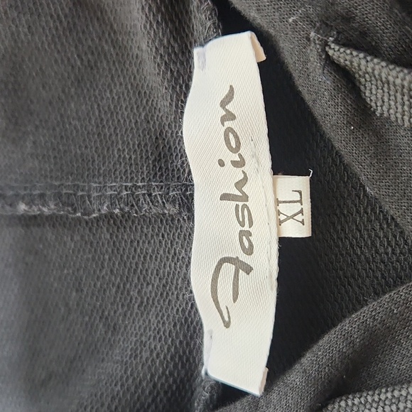 Fashion Sweater - Picture 8 of 9